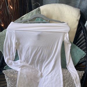 Women’s off the shoulder long sleeve
